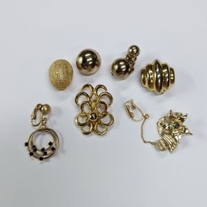 Mismatched gold clip on earrings